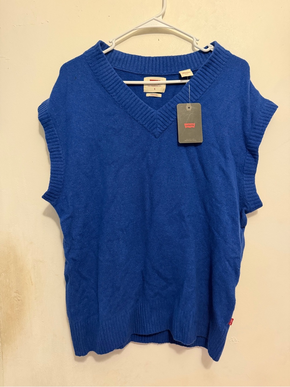levi’s sweater vest